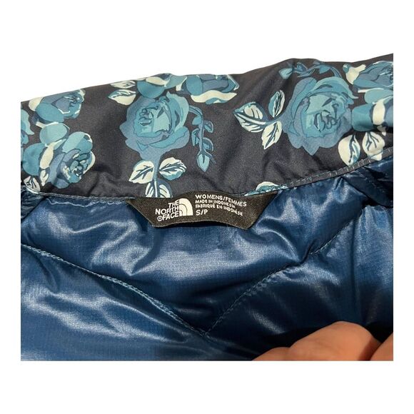 NWT‎ The North Face Women's 550 Goose Down Puffer Vest Blue Floral Insulated S - Picture 12 of 16
